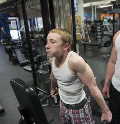 تساهم التمارين الرياضية في زيادة حجم القضيب لدى المراهق